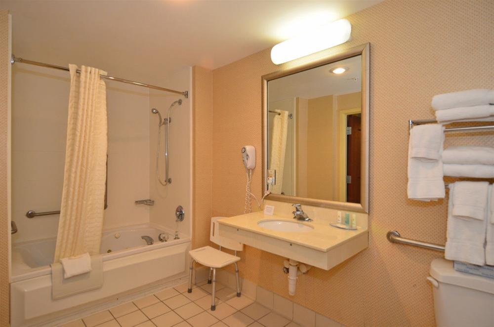Comfort Inn & Suites Lantana - West Palm Beach South Экстерьер фото